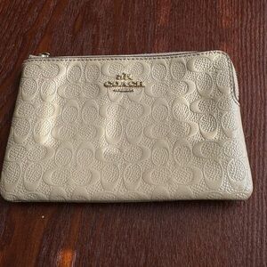 Coach Gold/Tan Signature Pebbled Leather Corner Zip Wallet